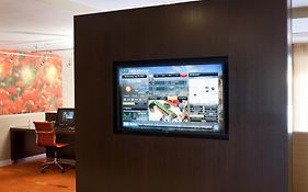 Courtyard By Marriott Bakersfield